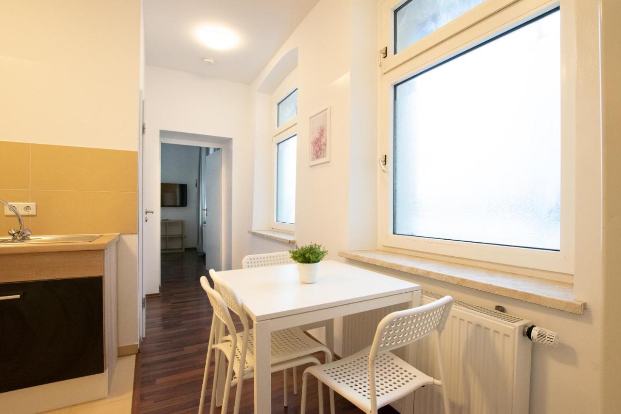 Raj Living - 1 Or 4 Room Apartments - 15 Min To Messe Dus - 10 Min Old Town Dus Dusseldorf Exterior photo