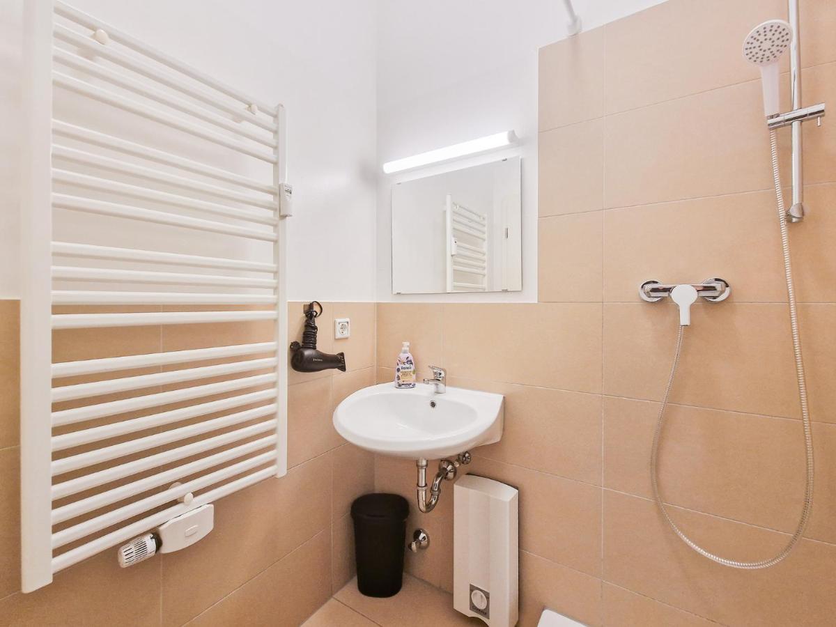 Raj Living - 1 Or 4 Room Apartments - 15 Min To Messe Dus - 10 Min Old Town Dus Dusseldorf Exterior photo
